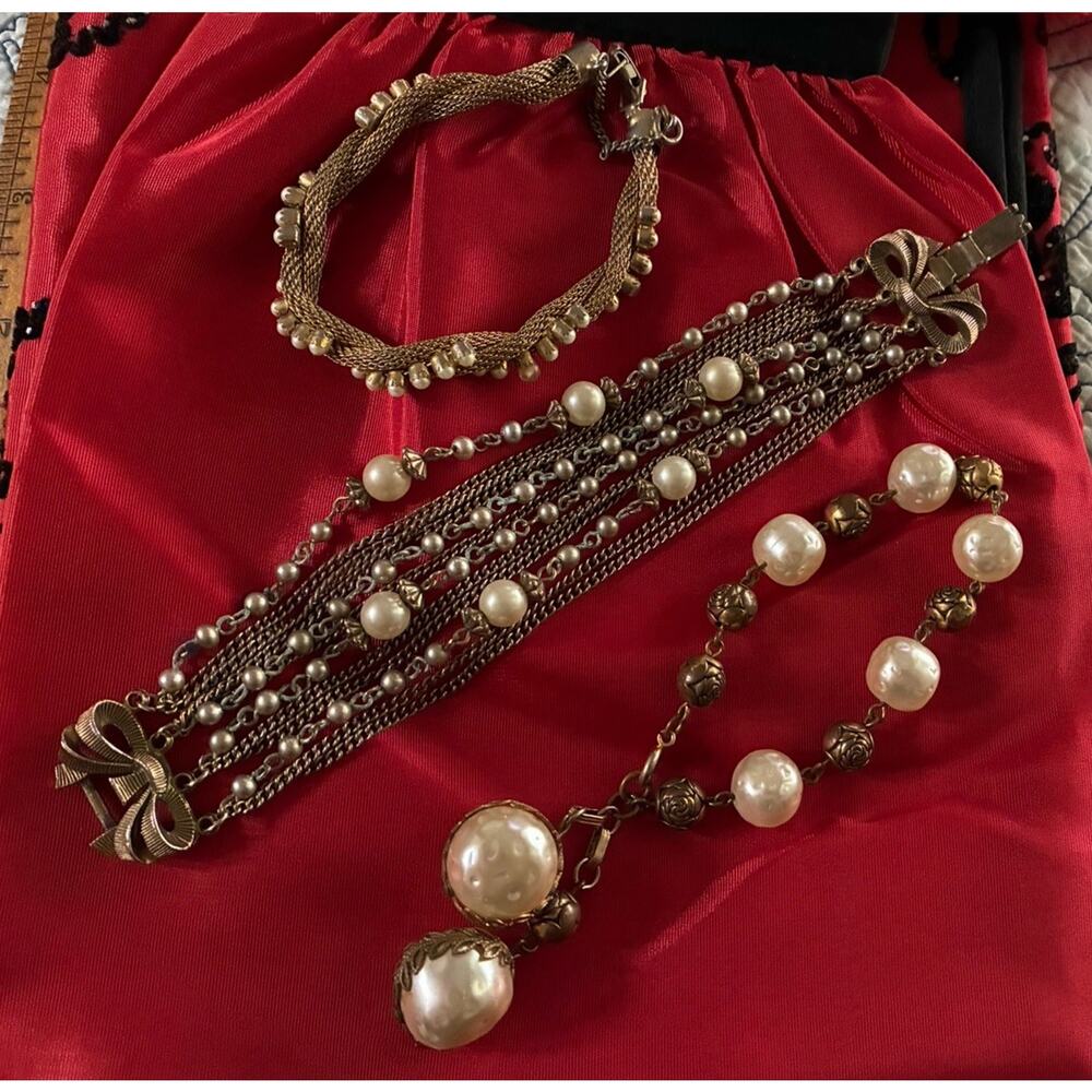 A Lot Of 3 Vintage Bracelets Silver & Gold Tone With Faux Pearls